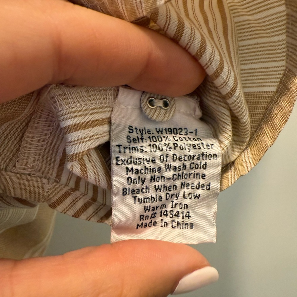 Johnny Was PETUNIA SMOCKED LISBON SHIRT. Size M - Picture 7 of 8